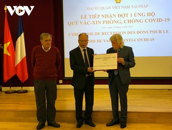 Deutschland und vietnamesische Gemeinschaft in Frankreich unterstützen Vietnam bei Covid-19-Bekämpfung - ảnh 1