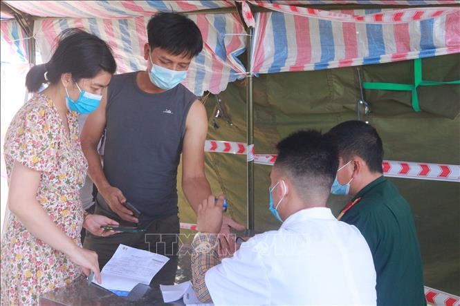 1. Juli: Vietnam bestätigt  713 Covid-19-Neuinfizierte - ảnh 1