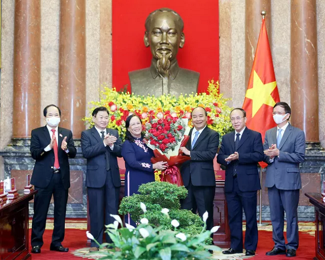 Staatspräsident Nguyen Xuan Phuc: Senioren sind Schatz des Volkes und Säule der Familien und Gesellschaft - ảnh 1