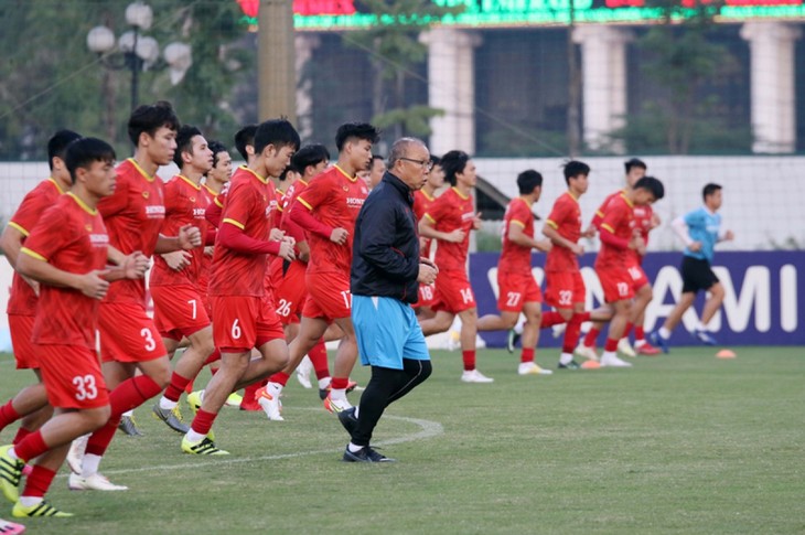 Vorbereitung aufs Spiel gegen Saudi-Arabien: Vietnamesische Fußballmannschaft nimmt neues Mitglied auf - ảnh 1