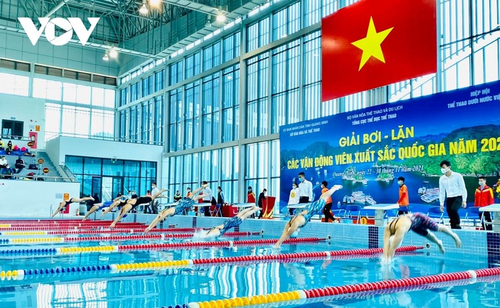 Fast 200 Sportler nehmen am nationalen Schwimm- und Tauchturnier 2021 in Quang Ninh teil - ảnh 1