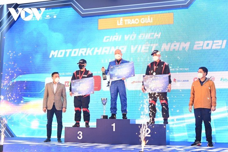 Renner Nguyen Ngoc Trung gewinnt Championtitel der Motorkhana-Meisterschaft 2021 - ảnh 1