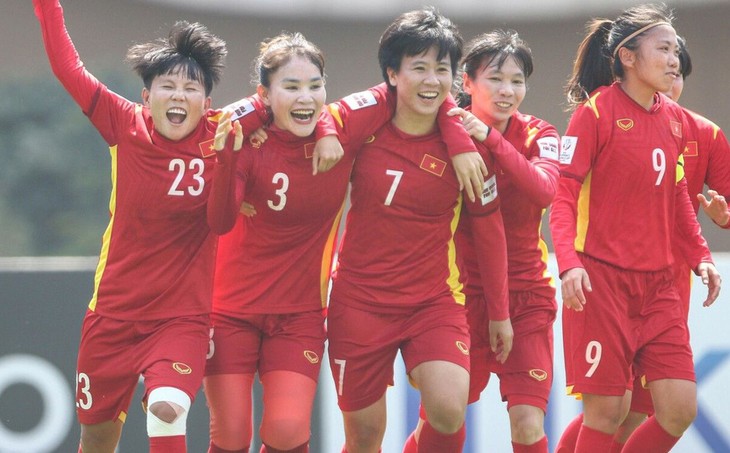 Staatspräsident schlägt Auszeichnung für die vietnamesische Frauenfußballmannschaft - ảnh 1