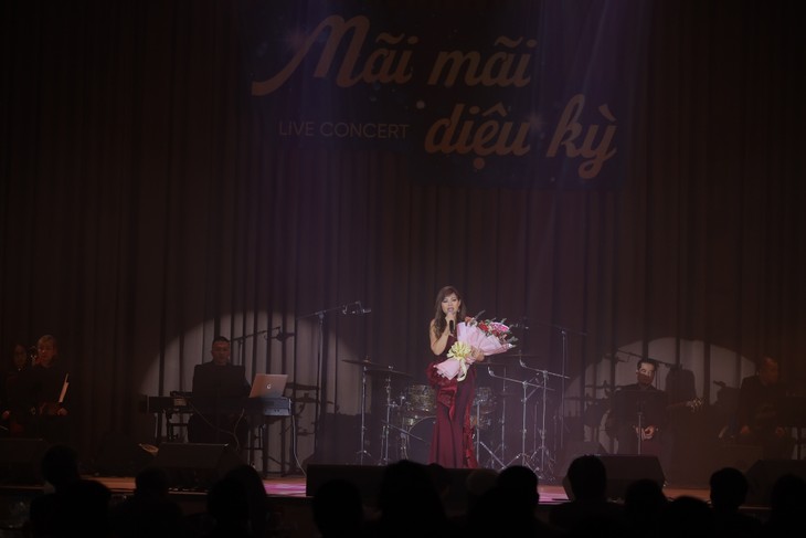 Liveshow von Sängerin Ngoc Anh für den Fonds „Thien Nhan und Freunde“ - ảnh 1
