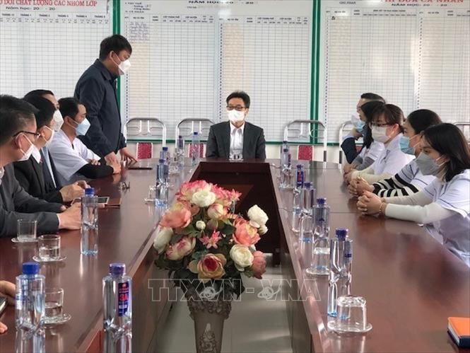 Tag der vietnamesischen Ärzte: Vizepremierminister Vu Duc Dam besucht einige Krankenhäuser - ảnh 1