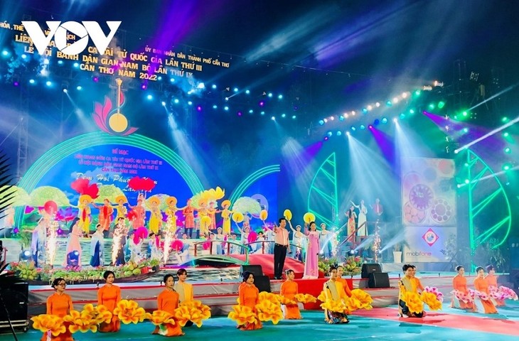 Abschluss des nationalen Festivals für Don Ca Tai Tu-Gesang und des Festes des folkloristischen Kuchens im Süden - ảnh 1