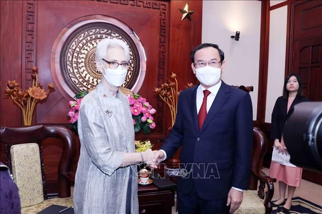 Sekretär der Parteileitung von Ho Chi Minh Stadt empfängt die US-Vizeaußenministerin - ảnh 1