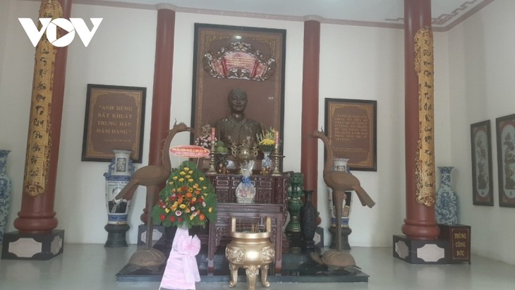Kunstprogramm zum Gedenken an Generalin Nguyen Thi Dinh in Ben Tre - ảnh 1