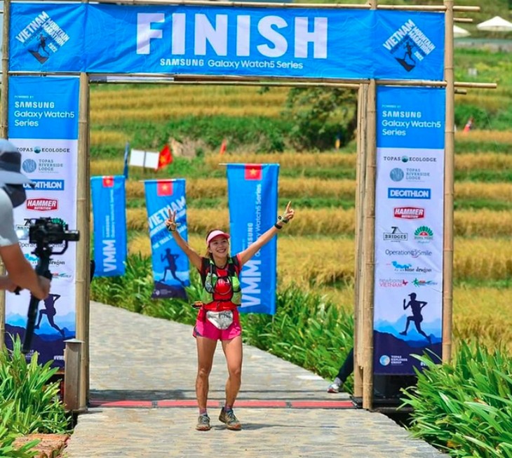 Vietnamesische Sportlerin Ha Thi Hau läuft 100 km in 15 Stunden - ảnh 1
