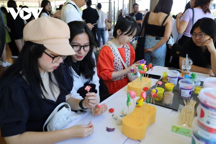 Vietnamesische Studenten in Australien veranstalten Kulturtag - ảnh 1
