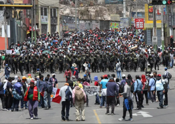 Eskalierte Demonstration: Regierung in Peru bemüht sich um Entschärfung politischer Krise - ảnh 1