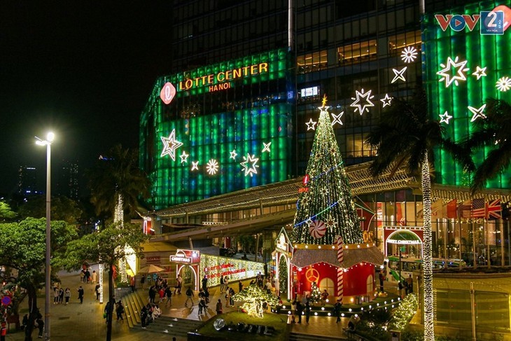 Prachtvolle Straßen in Hanoi an Weihnachten 2022 - ảnh 2