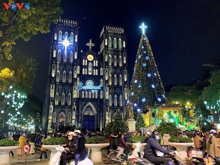 Prachtvolle Straßen in Hanoi an Weihnachten 2022 - ảnh 13