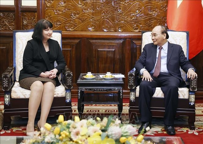 Staatspräsident Nguyen Xuan Phuc empfängt die rumänische Botschafterin in Vietnam - ảnh 1