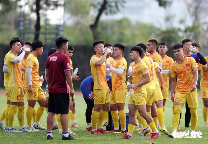 Erstes Training der vietnamesischen U22-Fußballmannschaft in Kambodscha - ảnh 1