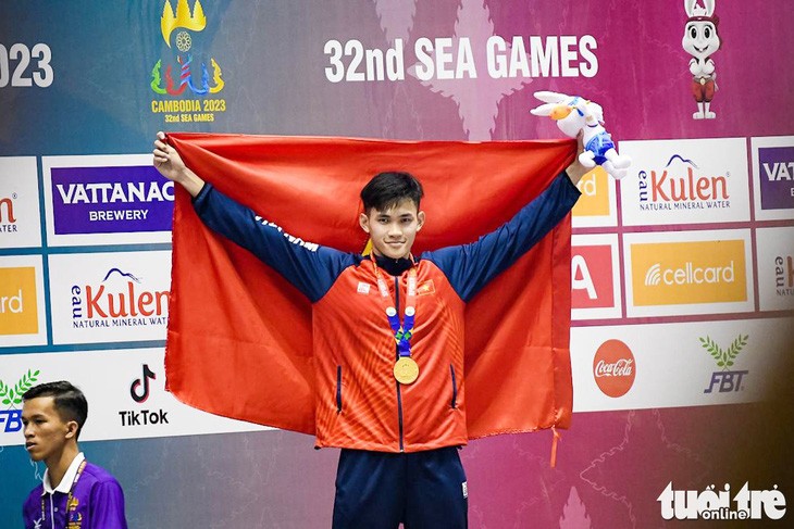 Schwimmer Thanh Bao gewinnt Goldmedaille und bricht SEA Games-Rekord - ảnh 1