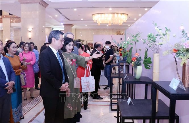 Ausstellung der Kunst des Blumenarrangements der Japaner in Ho Chi Minh Stadt - ảnh 1