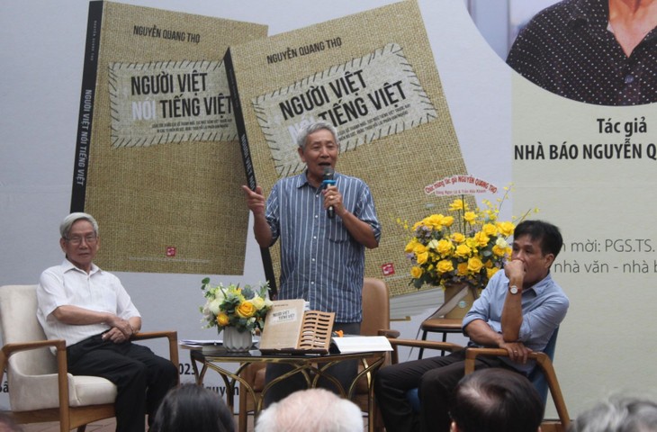 “Vietnamesen sprechen Vietnamesisch” – Ein neues Buch des Journalisten Nguyen Quang Tho  - ảnh 1