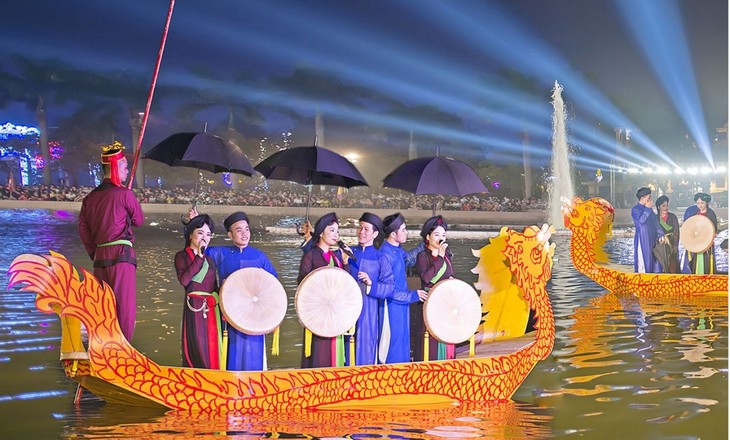 Auftritt von Quan Ho-Gesang auf dem Boot in Bac Ninh - ảnh 1