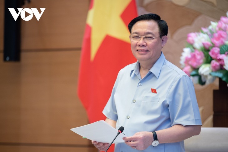 Parlamentspräsident trifft ehemalige gefangene Revolutionäre der Provinz Nghe An - ảnh 1