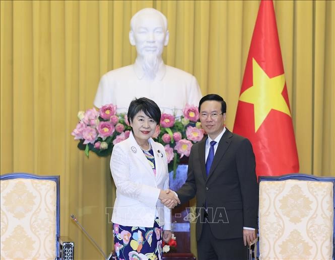 Staatspräsident Vo Van Thuong empfängt japanische Außenministerin Yōko Kamikawa   - ảnh 1