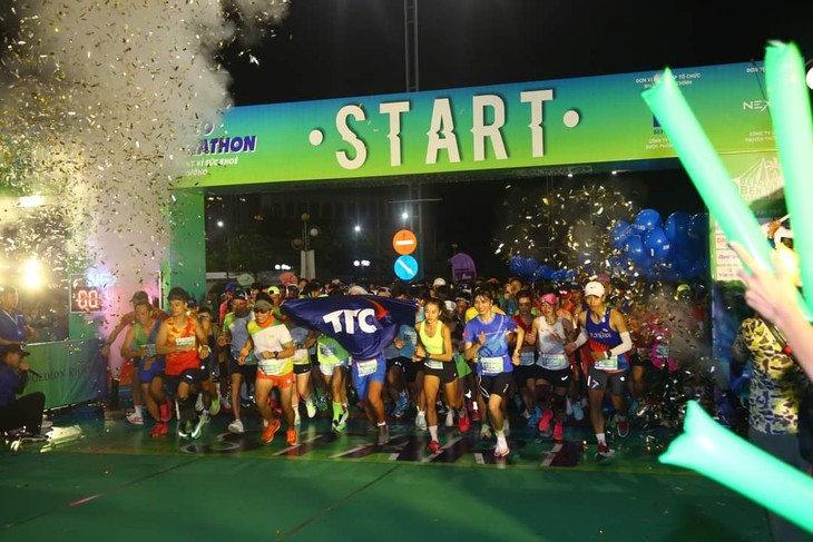 6000 Sportler nehmen am Bepharco Ben Tre Marathon 2023 teil - ảnh 1