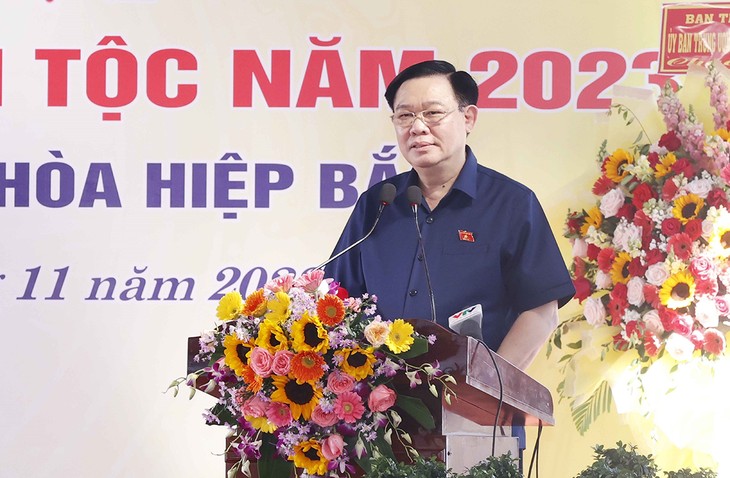 Parlamentspräsident Vuong Dinh Hue nimmt am Festtag der nationalen Solidarität in Da Nang teil - ảnh 1