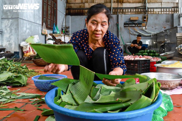 Besuch in Tranh Khuc – Das Dorf der Herstellung von tausenden Chung-Kuchen pro Tag - ảnh 4