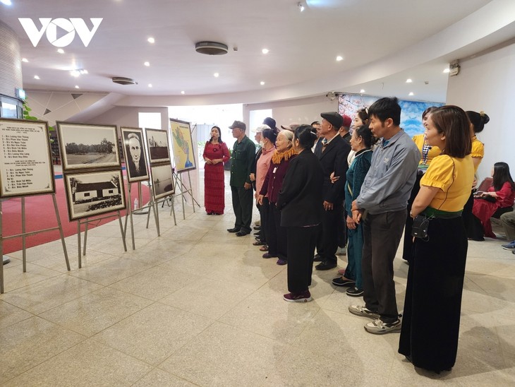 Fotoausstellung zum 70. Siegestag der Schlacht von Dien Bien Phu - ảnh 1