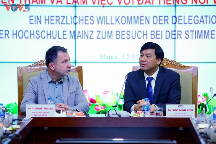 VOV-Vizeintendant Ngo Minh Hien empfängt Delegation der Hochschule Mainz - ảnh 1