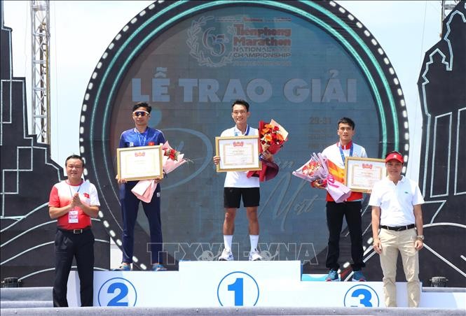 Überraschung bei Marathon und Ultramarathon der Zeitung „Tien Phong“ 2024  - ảnh 1