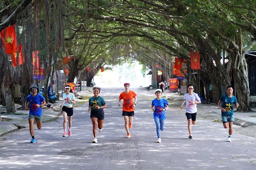 6.000 Sportler nehmen am Marathonlauf im Gedenkstättenkomplex der Hung-Könige teil - ảnh 1