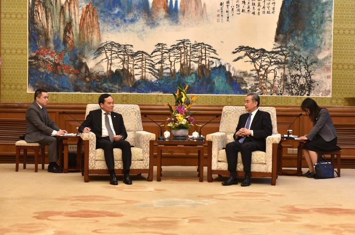 Vizepremierminister Tran Luu Quang trifft Chinas Außenminister  - ảnh 1