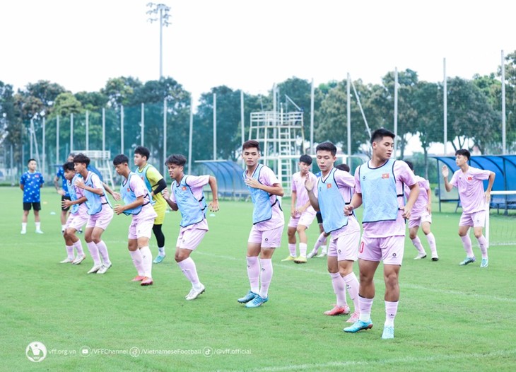 U16-Fußballnationalmannschaft trainiert für U16-Fußball-Südostasienmeisterschaft 2024 - ảnh 1