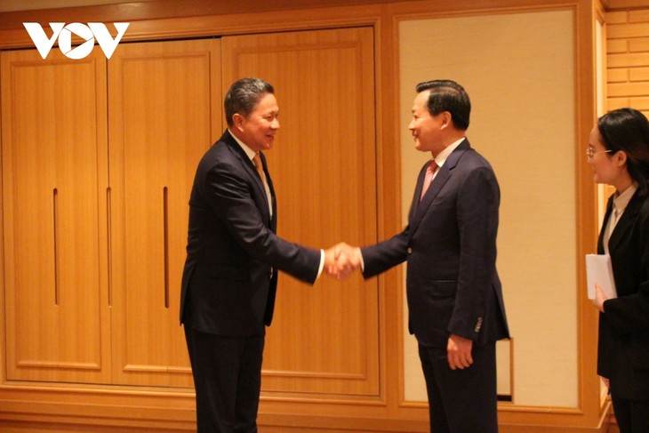 Vizepremierminister Le Minh Khai trifft Amtskollegen aus Kambodscha und Singapur - ảnh 1