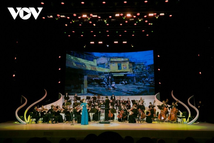 Ab Juli wird eine Reihe erstklassischer Kunstauftritte im Ho Guom-Theater stattfinden - ảnh 1
