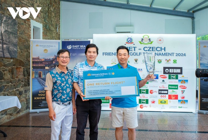 Vietnam-Tschechien-Golfturnier 2024 verbindet Vietnamesen in Europa - ảnh 1