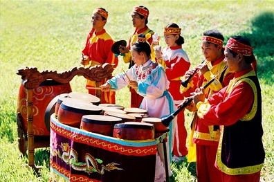 Spring festivals kick off in various localities - ảnh 1