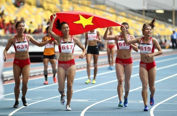 7 more gold medals keep Vietnam at 2nd place at SEA Games 29 - ảnh 1