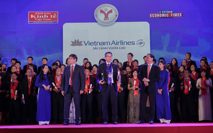 Vietnam Airlines named among Vietnam’s top 10 sustainable businesses  - ảnh 1