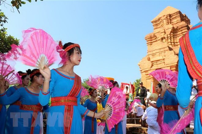 Cham people celebrate Kate festival - ảnh 1