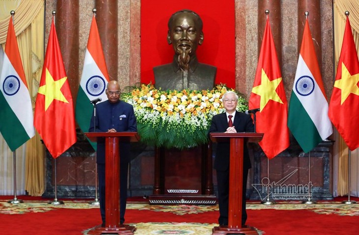 Vietnam is a strategic pillar of India’s “Act East” policy: Indian President - ảnh 1