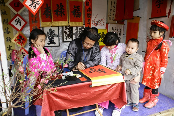 Tet tradition keeps calligraphy alive - ảnh 3