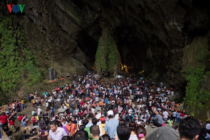 Traditional spring festivals kick off across Vietnam - ảnh 3