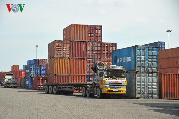 Vietnam to keep export target unchanged despite global economic turbulence  - ảnh 1