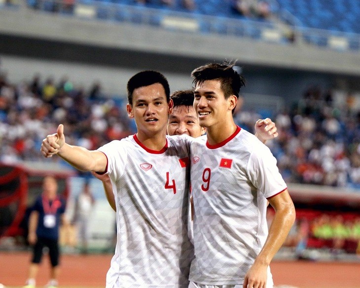 Tien Linh regains confidence after scoring twice against China - ảnh 1
