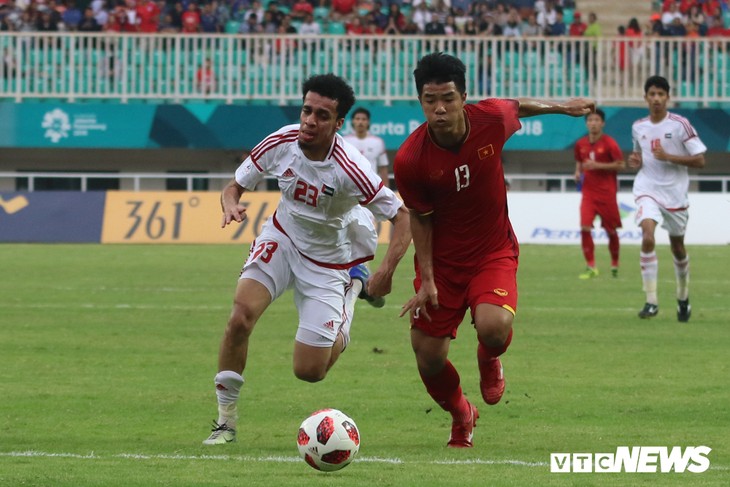 Duc Chinh shines, Vietnam U22 tie with UAE - ảnh 1