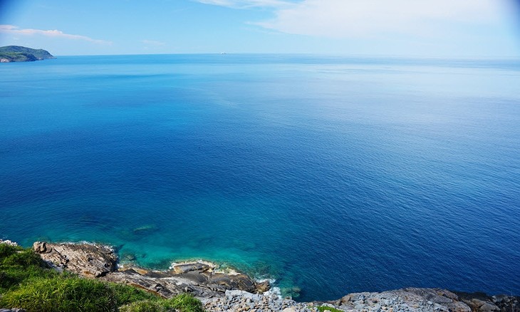 US magazine picks Vietnamese island among best places with ‘bluest water’ - ảnh 1