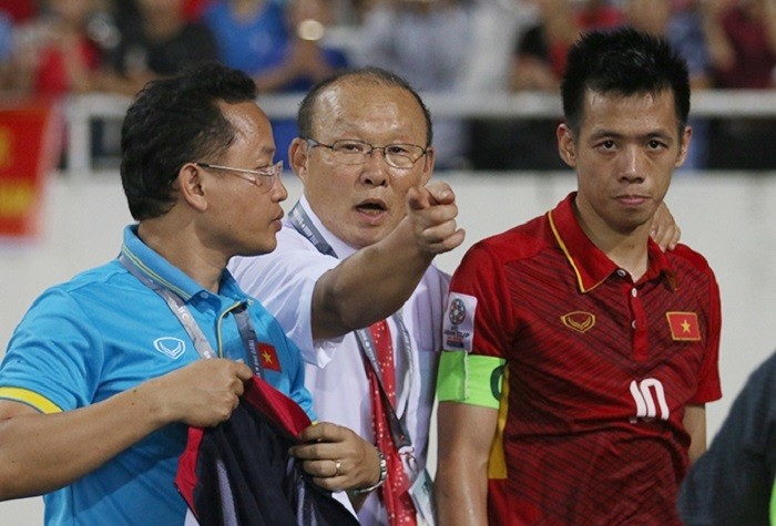 Vietnam could lose Park Hang-seo, Quang Hai in Thailand match - ảnh 1