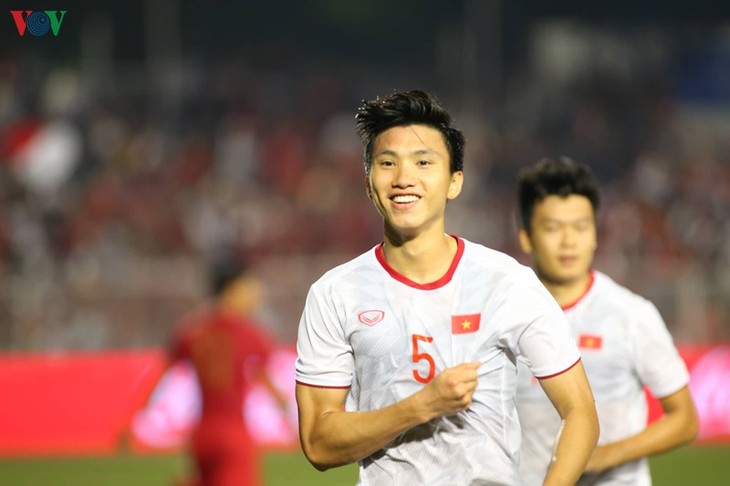 Vietnam win first ever SEA Games gold in men’s football - ảnh 1